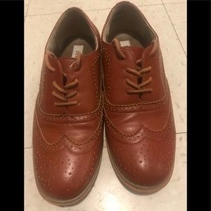 Brown Steve Madden Oxford shoe